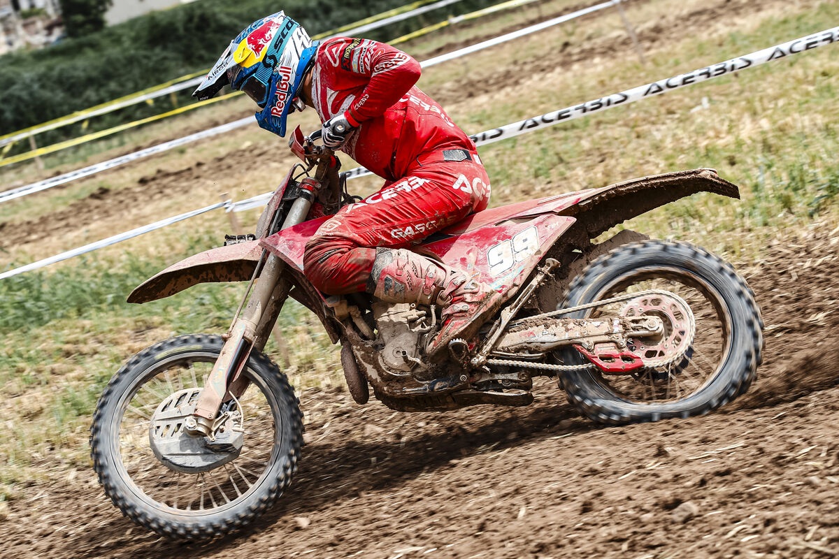 http://mxvice.com/wp-content/uploads/2025/05/104258_andrea-verona_250504_EnduroGP_Spain_0541.jpg