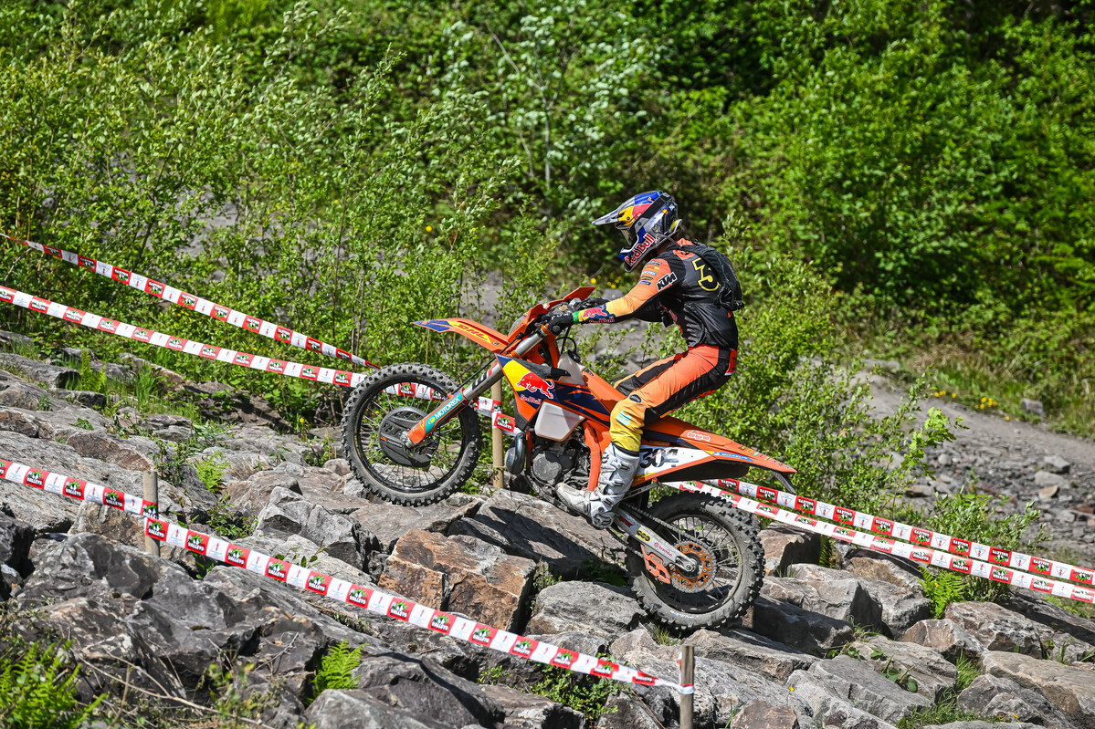 http://mxvice.com/wp-content/uploads/2025/05/690204_manuel-lettenbichler_FIM_HEWC_Sun_KTM_00010_1st-Rnd.-Hard-Enduro-2025-_-Valleys-Hard-Enduro-_GBR_.jpg