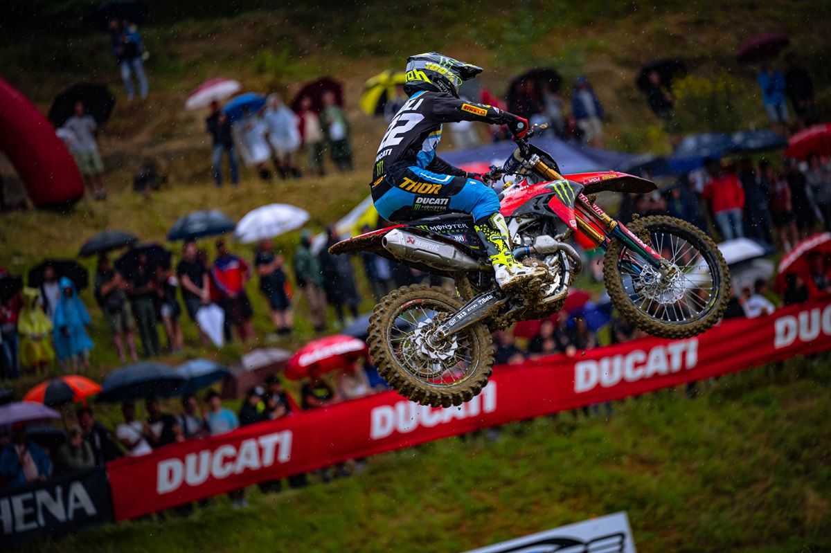 http://mxvice.com/wp-content/uploads/2025/05/Ducati-Tony-Cairoli-actie.jpg