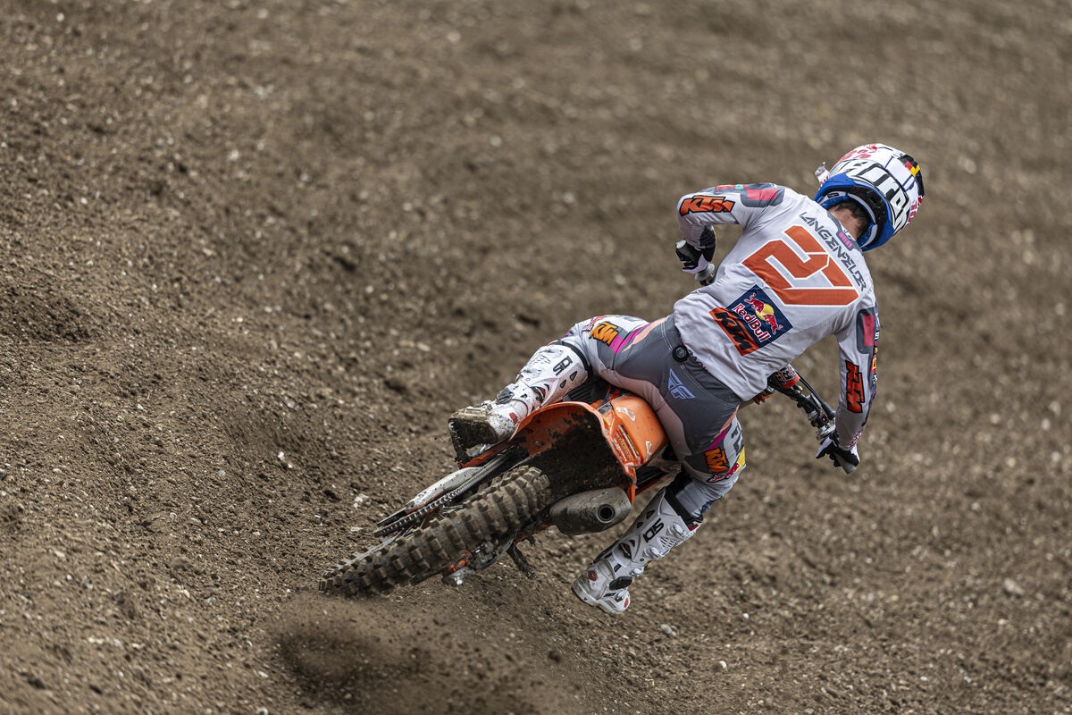 Langenfelder Wins Second MX2 Moto in England