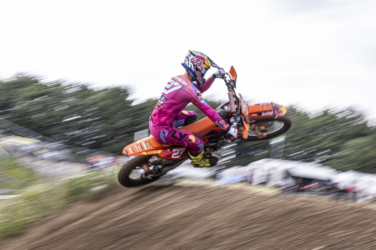 Langenfelder Wins First MX2 Moto in England
