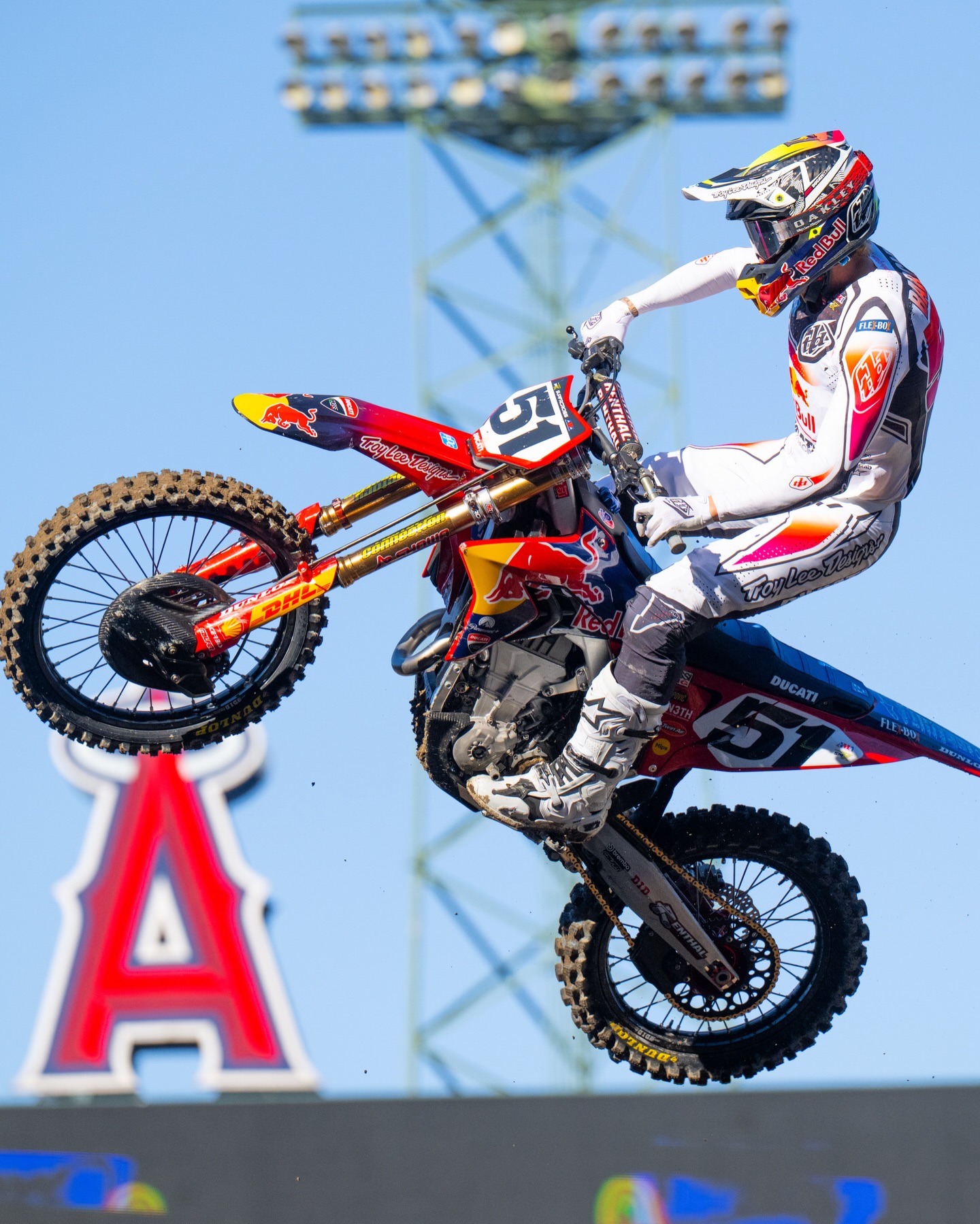 Heavy crash in Anaheim 1 - Barcia and Stewart injured