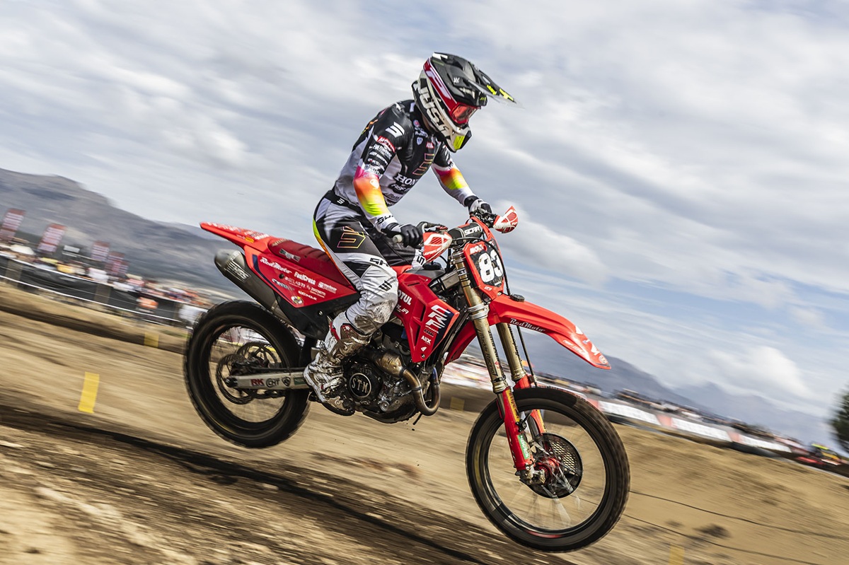 A difficult weekend in Argentina: Maxime Grau forced to withdraw following a crash during Warm-Up - MX Vice thumbnail