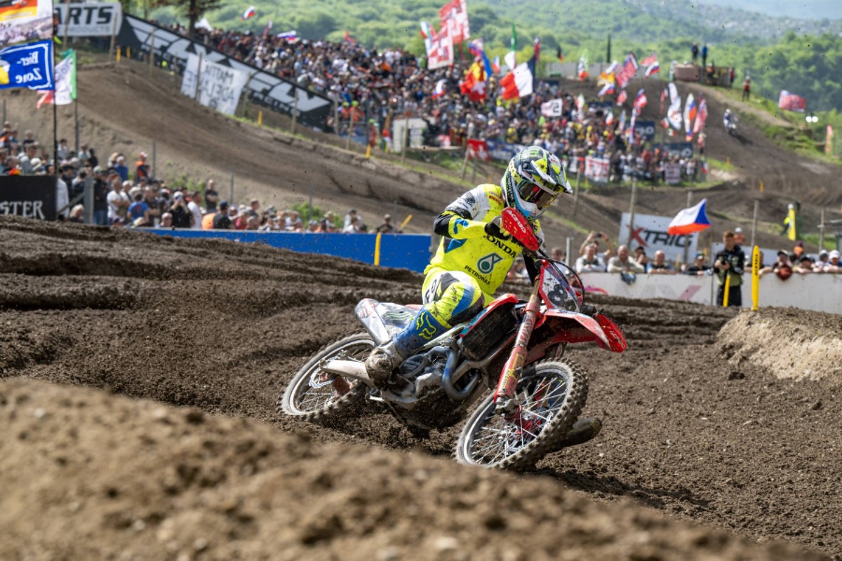 Jeffrey Herlings wins in Oxford