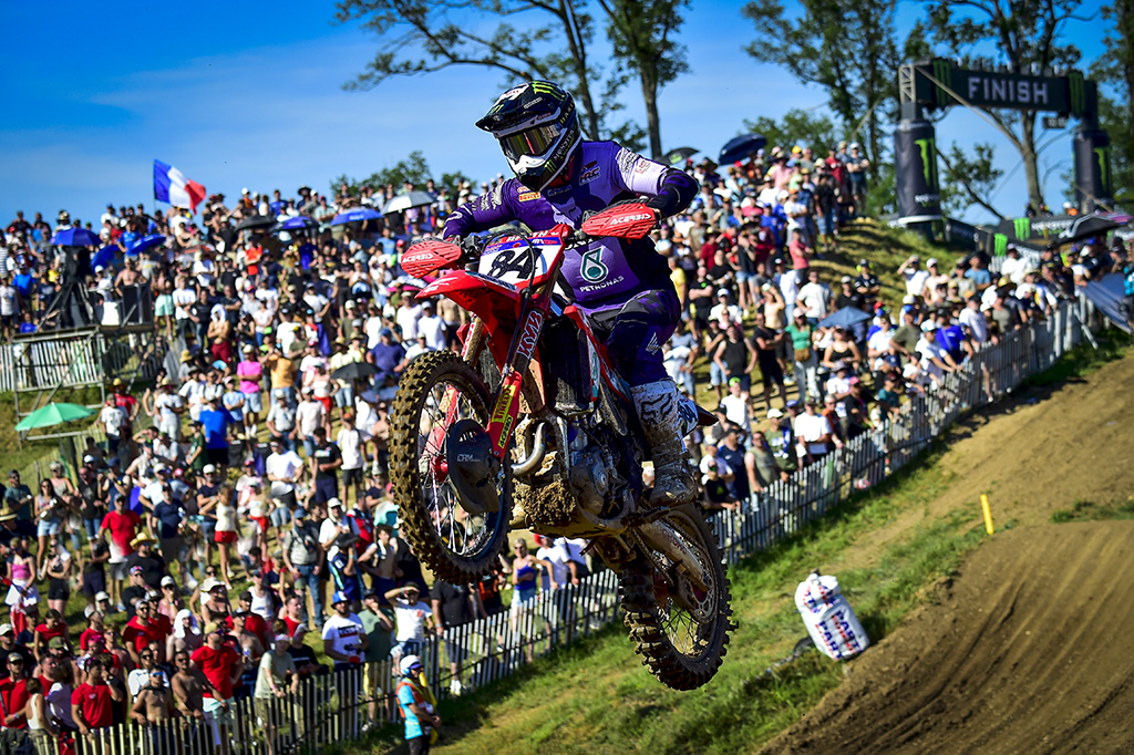 HERLINGS & VALIN LIGHT UP LACAPELLE-MARIVAL WITH QUALIFYING WINS AT THE MXGP OF FRANCE!