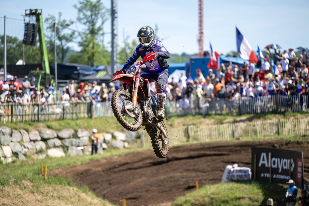 Herlings fights hard for French GP victory