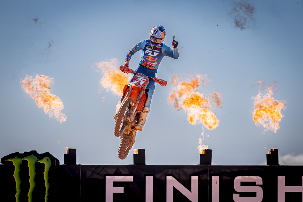 COENEN AND FARRES STORM ÁGUEDA IN MXGP OF PORTUGAL QUALIFYING