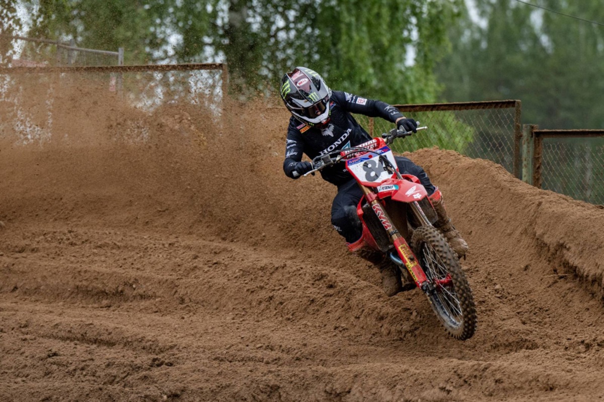 Jeffrey Herlings Wins Both Motos at the British Championship in Monster Mountain