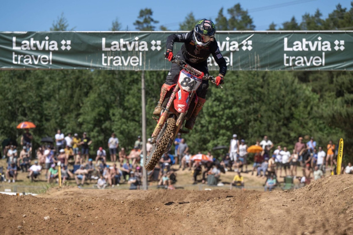 Herlings Wins First Moto of the British Championship