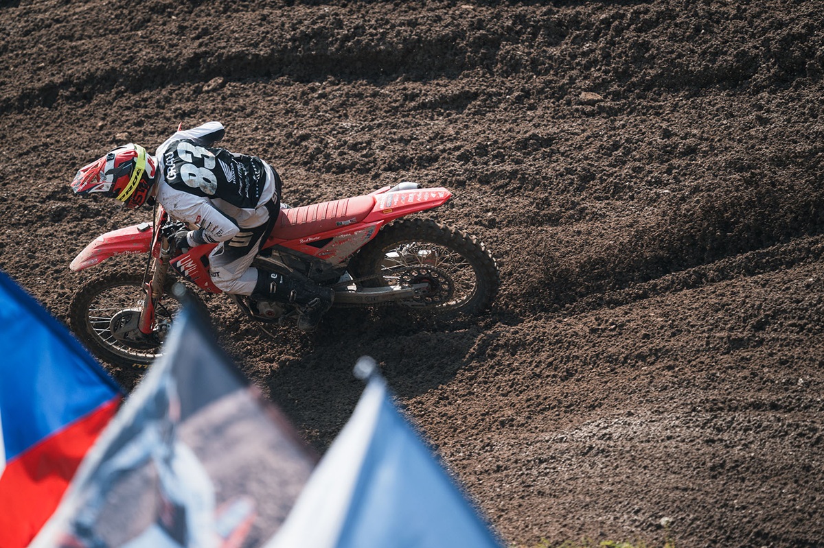 MAXIME GRAU’S IMPRESSIVE FEAT IN LOKET: FROM 40th ON THE GATE TO 6th OVERALL IN MX2
