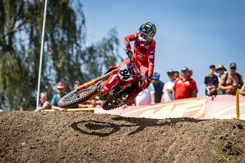 HERLINGS & LÄNGENFELDER LOAD THE LOKET QUALIFYING WINS AT THE MXGP OF CZECH REPUBLIC!