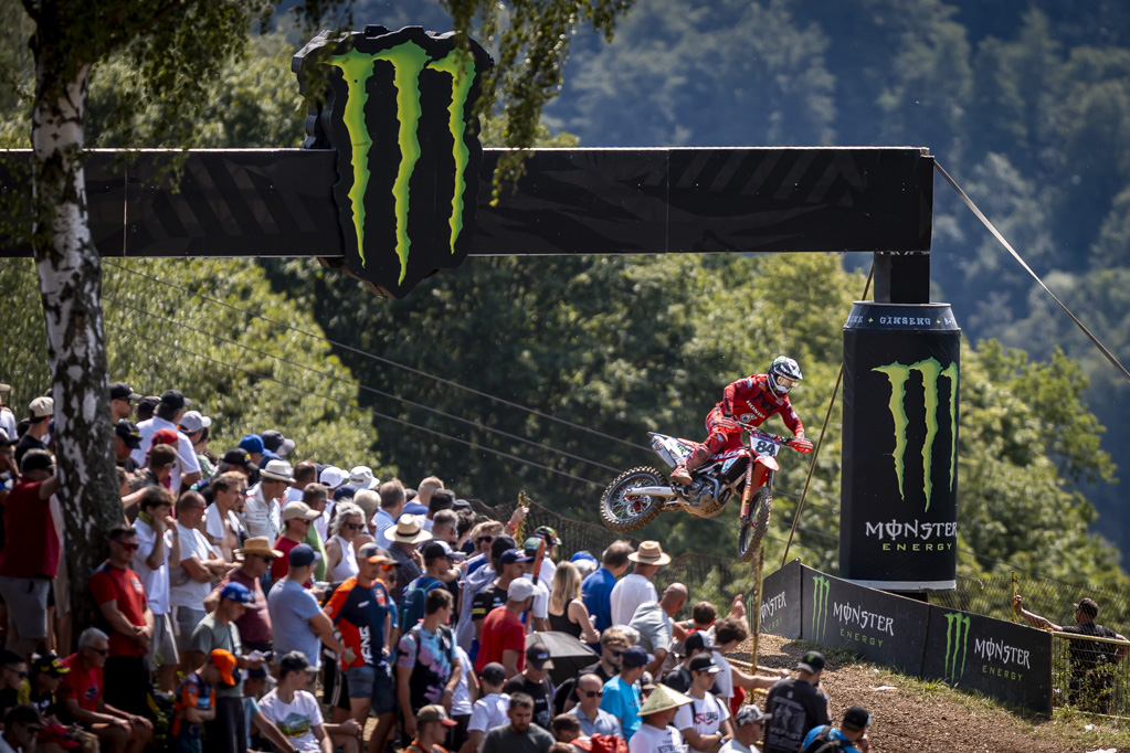 HERLINGS AND FARRES LEAD THE WAY FROM LOKET AFTER THE MXGP OF CZECH REPUBLIC!