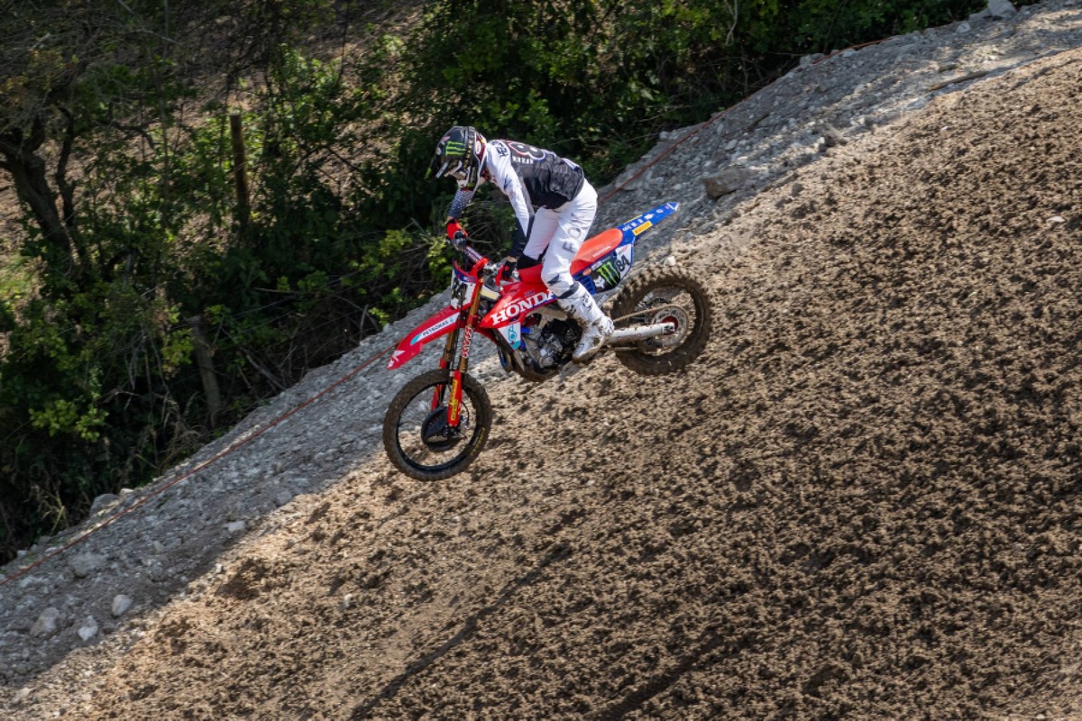 Jeffrey Herlings Wins Opening MXGP Moto at Foxhill as Lucas Coenen Retires