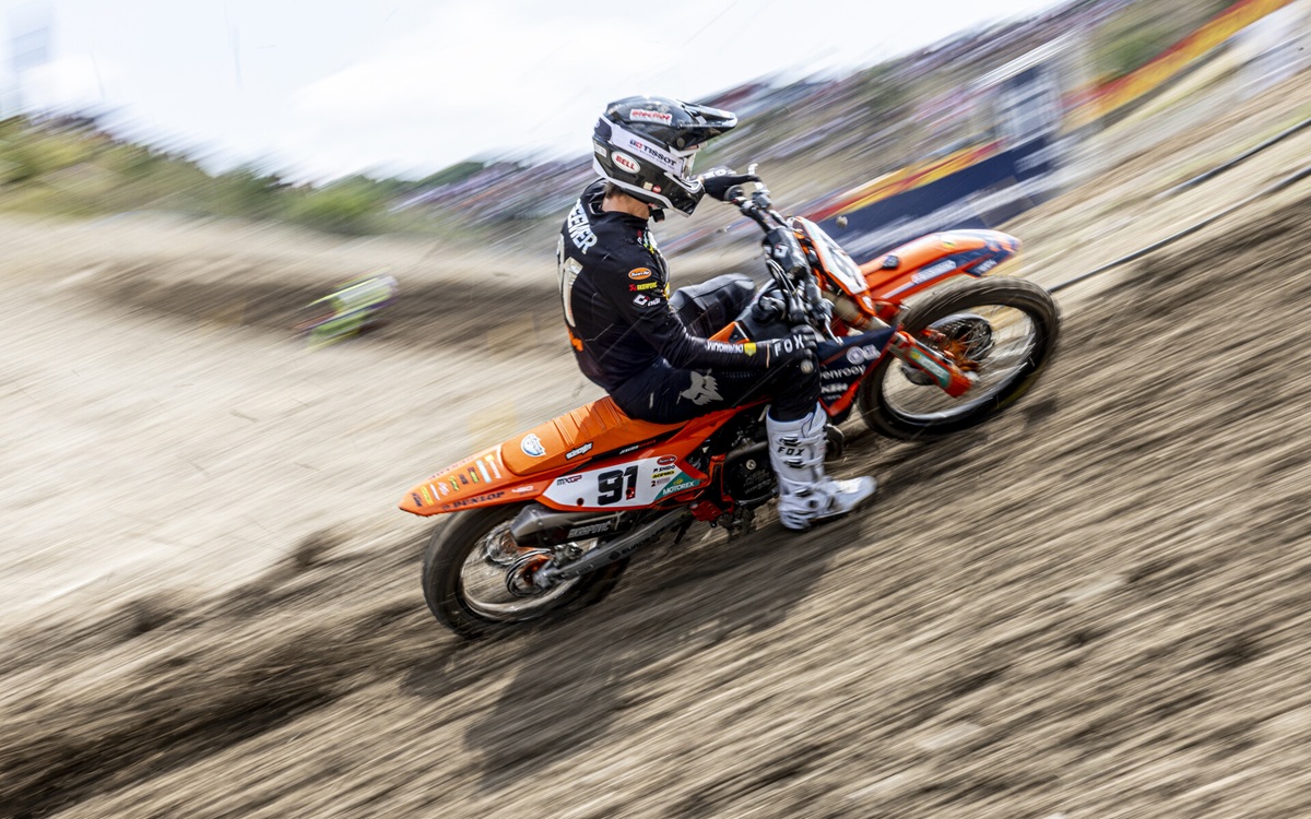 Jeremy Seewer Finishes Strong Sixth at the MXGP of Great Britain