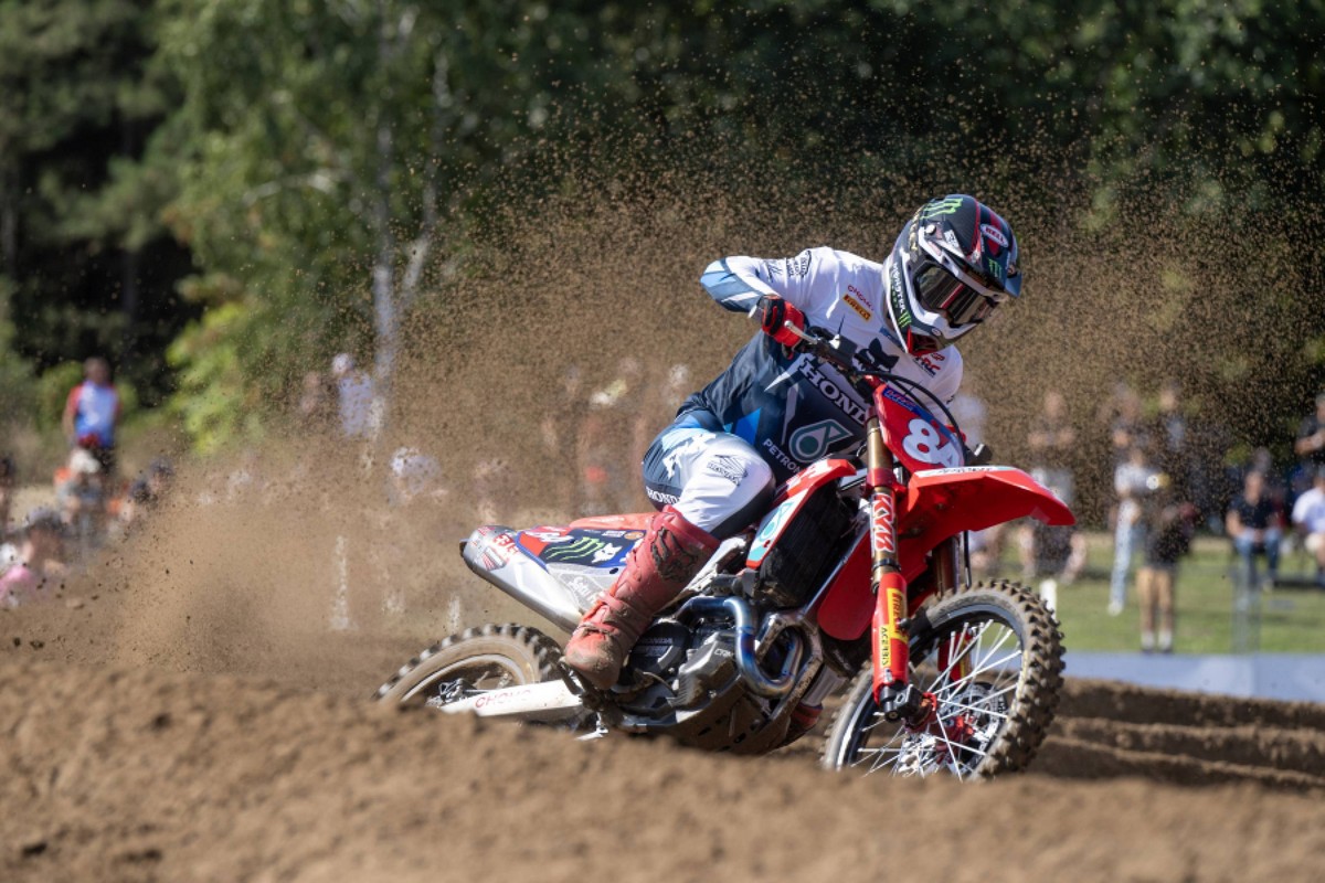 Dominant Herlings shows perfect sand skills to win MXGP of Flanders