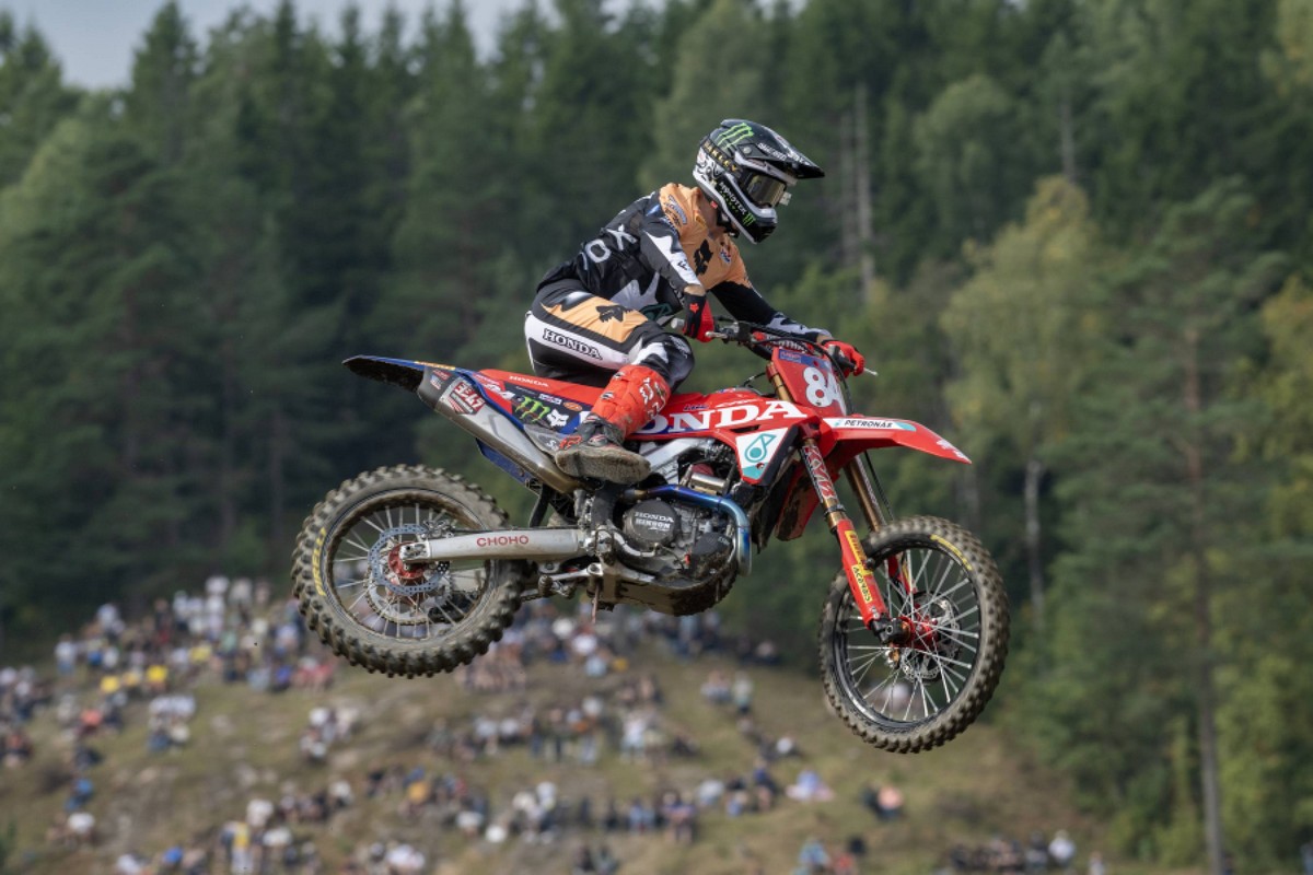 Jeffrey Herlings Wins Red-Flagged Second MXGP Moto