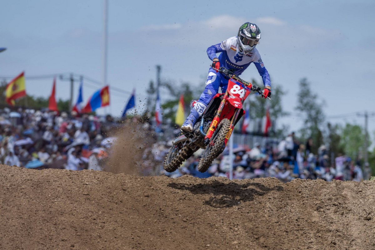 Herlings wins first race in China