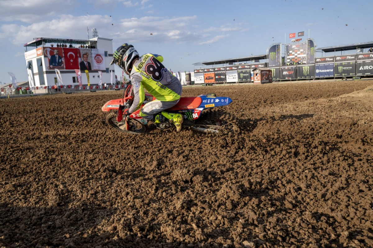 Herlings wins qualification race in Shanghai