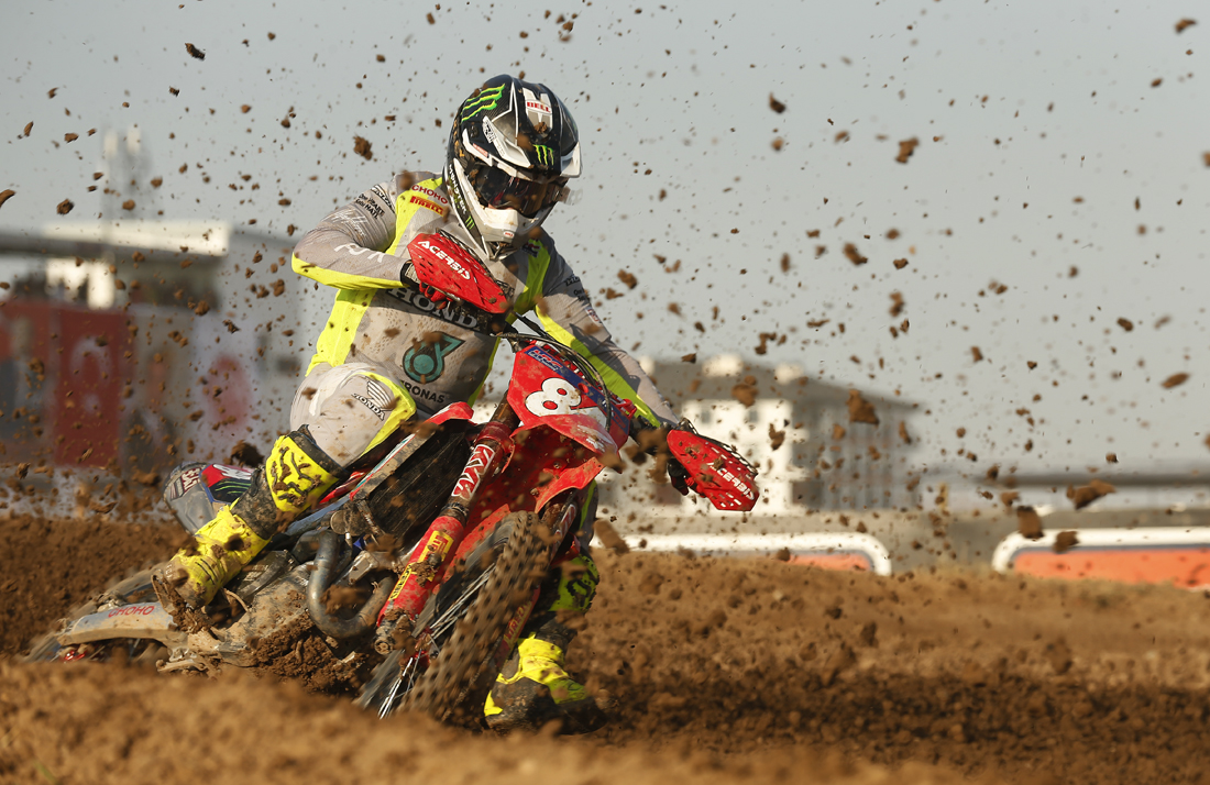 Jeffrey Herlings has a flawless weekend, also wins thrilling second race