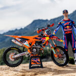 732926_01_Red Bull KTM_MXGP_Adamo_Team Shoot_2026 _46_Photo_Red Bull KTM Factory Racing AT