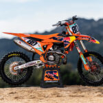 732944_01_Red Bull KTM_MXGP_Adamo_Team Shoot_2026 _55_Photo_Red Bull KTM Factory Racing AT